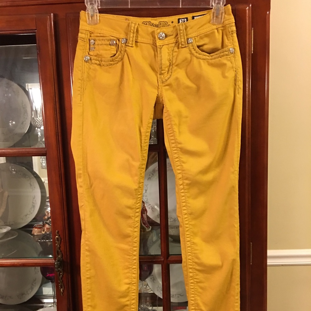 Miss Me Mustard Color Jeans Size 28. NWOT!